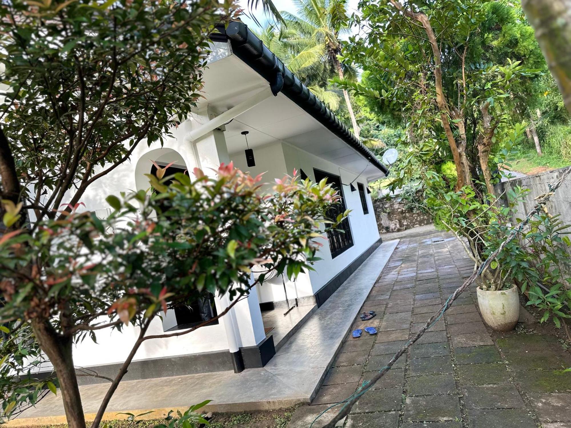 Wija House - Unawatuna Buitenkant foto